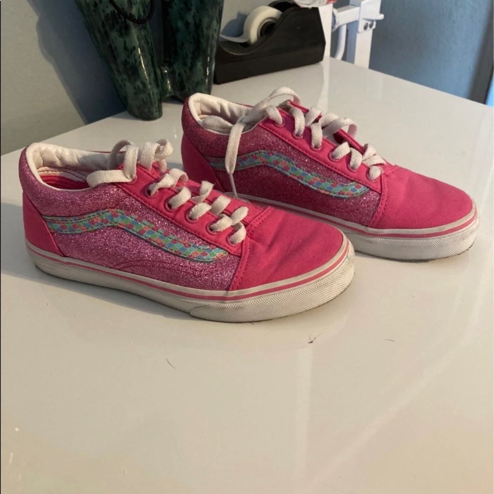 Girls pink tie vans